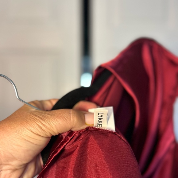 Custom made satiny red blouse - Picture 4 of 8